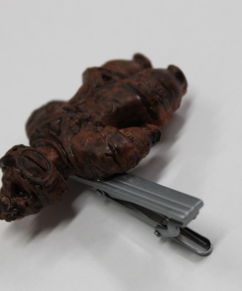 遮光器土偶ネクタイピン 5㎝ 陶器製 | 縄文ギャラリー「JOMON」 一万年