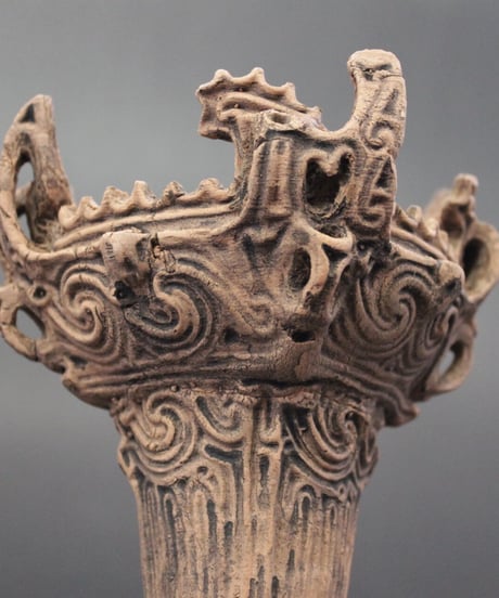 笹山遺跡・火焔型土器レプリカ 13㎝ （台座1㎝・O型小鉄製ろうそく立て・豆和ろうそく24本・マッチ付）（十日町市）