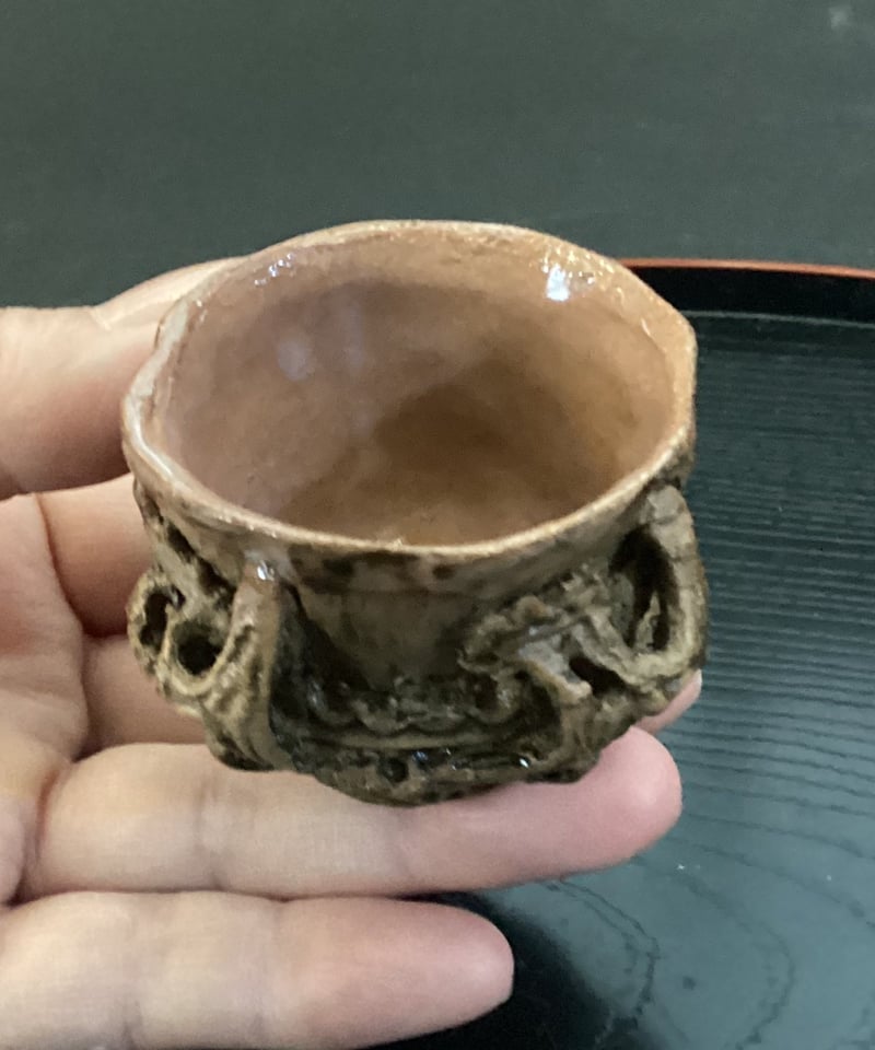 縄文・火焔型お銚子（8㎝×144g）と,ぐい呑み2個セット 直径約5㎝×48g