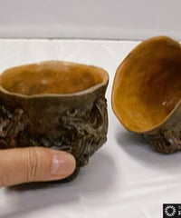 縄文・火焔型の湯呑み　2個セット 8㎝×150ｇ　手作り陶器製。