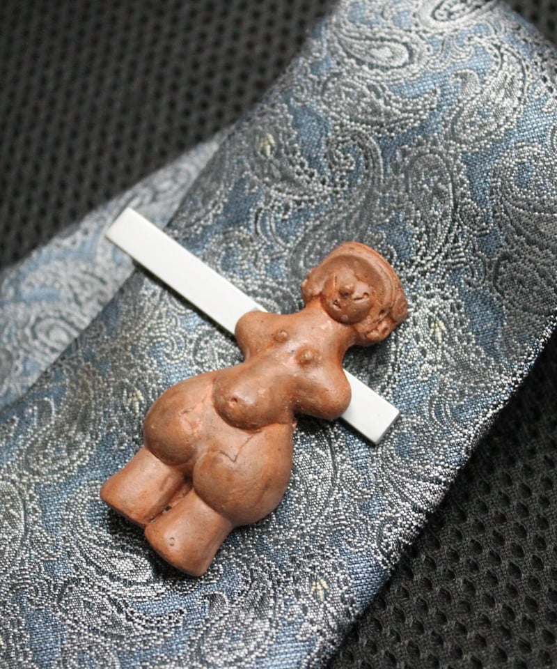 縄文のビーナスネクタイピン 5㎝ 陶器製 | 縄文ギャラリー「JOMON」 一