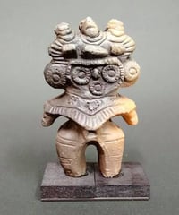 みみずく土偶レプリカ　6㎝ (台座0.5㎝)