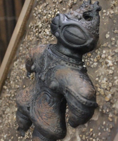 遮光器土偶（縄文発掘レリーフ）18㎝×25㎝×4㎝