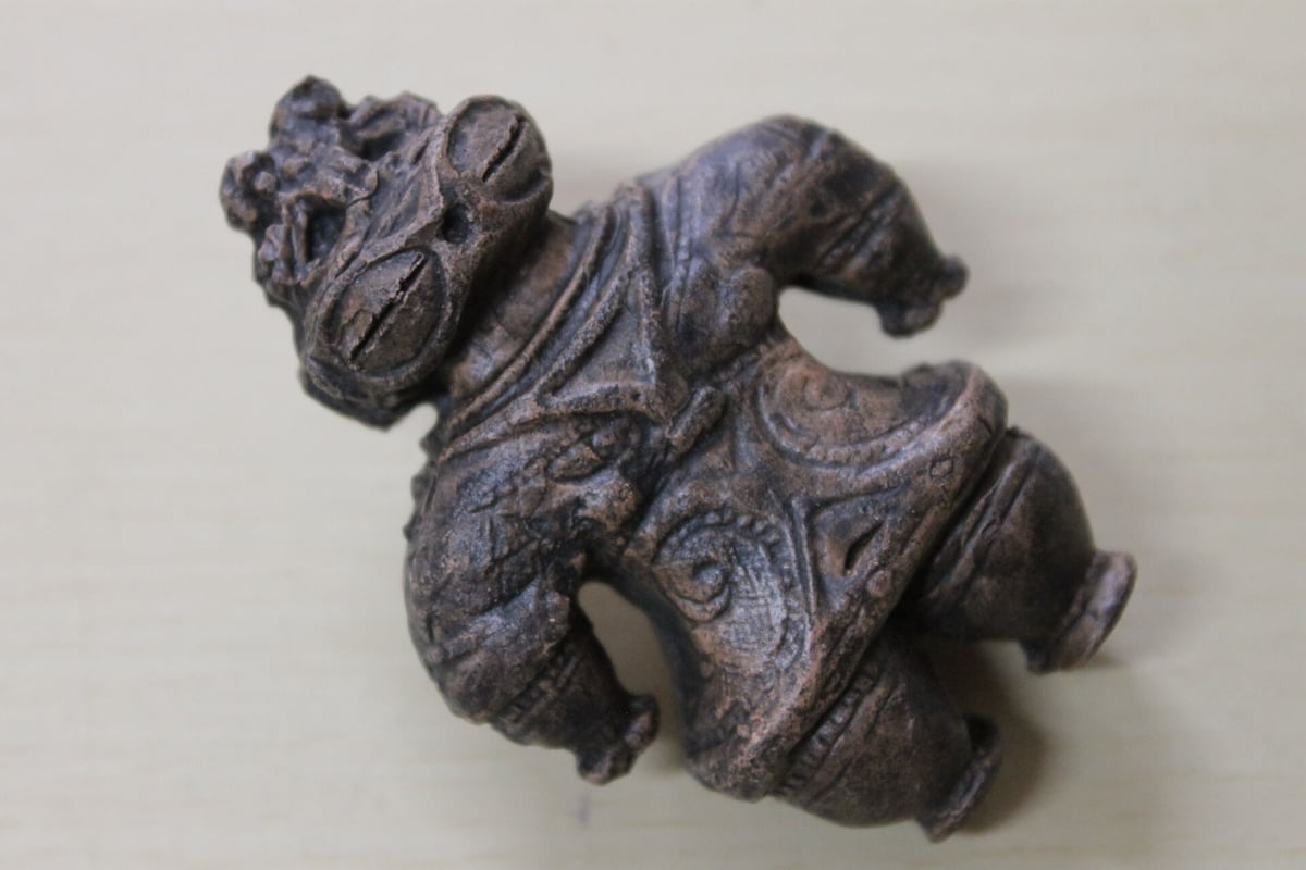 遮光器土偶ブローチ 5㎝ 回転式金具付 陶器製 | 縄文ギャラリー「JOMON  