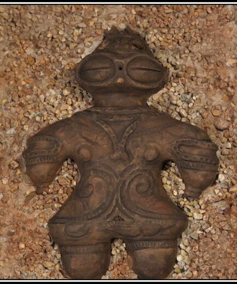 遮光器土偶（縄文発掘レリーフ）18㎝×25㎝×4㎝ | 縄文ギャラリー