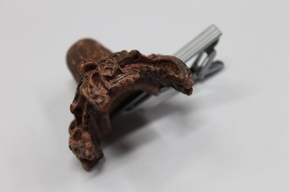 火焔型土器ネクタイピン 5㎝ 陶器製 | 縄文ギャラリー「JOMON」 一万年