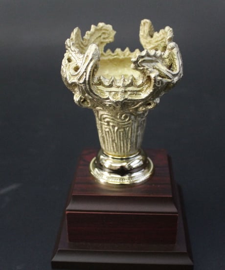 火焔型土器優勝カップ　中サイズ　21.5㎝　（色　出土色　金色　銀色）各色選択1個。この商品は受注生産となります。電話かメールにてお問い合わせください。