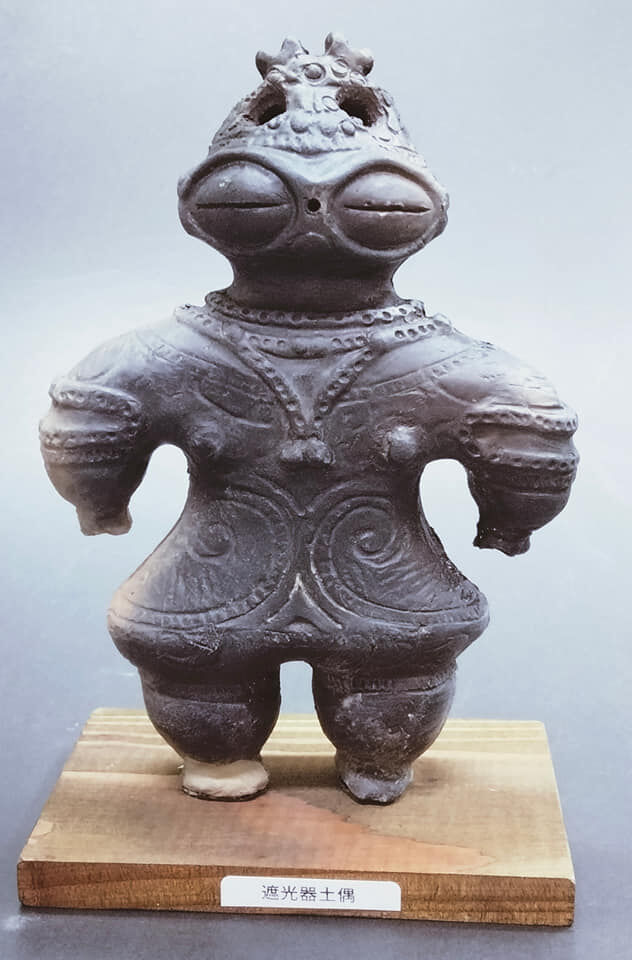 遮光器土偶レプリカ 15㎝ (台座1㎝) | 縄文ギャラリー「JOMON」 一万年