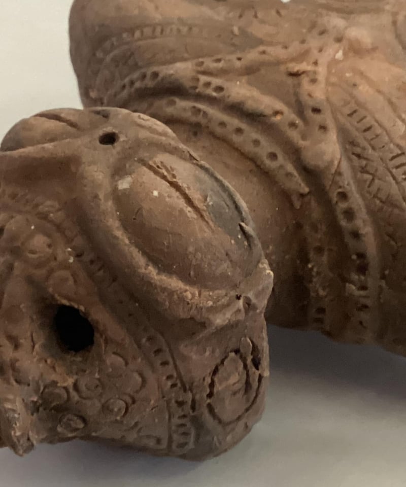 特別限定品・遮光器土偶（片足）のレプリカ 15㎝ 350g 陶器製 (台座1