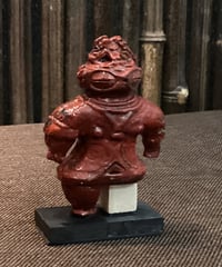 特別限定品・赤い遮光器土偶（片足）のレプリカ　5㎝　28g  陶器製　(台座付き) 紙箱入