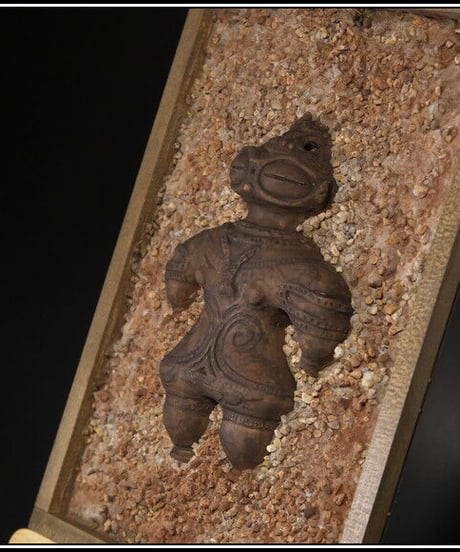 遮光器土偶（縄文発掘レリーフ）18㎝×25㎝×4㎝