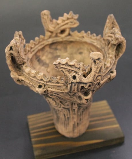 笹山遺跡・火焔型土器レプリカ 13㎝ （台座1㎝・O型小鉄製ろうそく立て・豆和ろうそく24本・マッチ付）（十日町市）