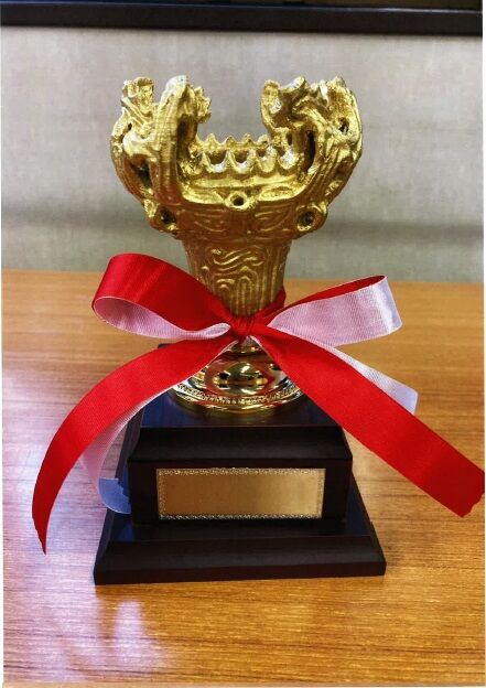 火焔型土器 三条の縄文　高さ250ｍｍ　幅250ｍｍ　重さ3ｋｇ ストーリー – 日本遺産 火焔型土器