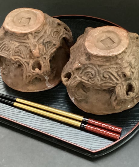 縄文・火焔型お茶碗　2個セット　 12㎝×470ｇ　手作り陶器製。