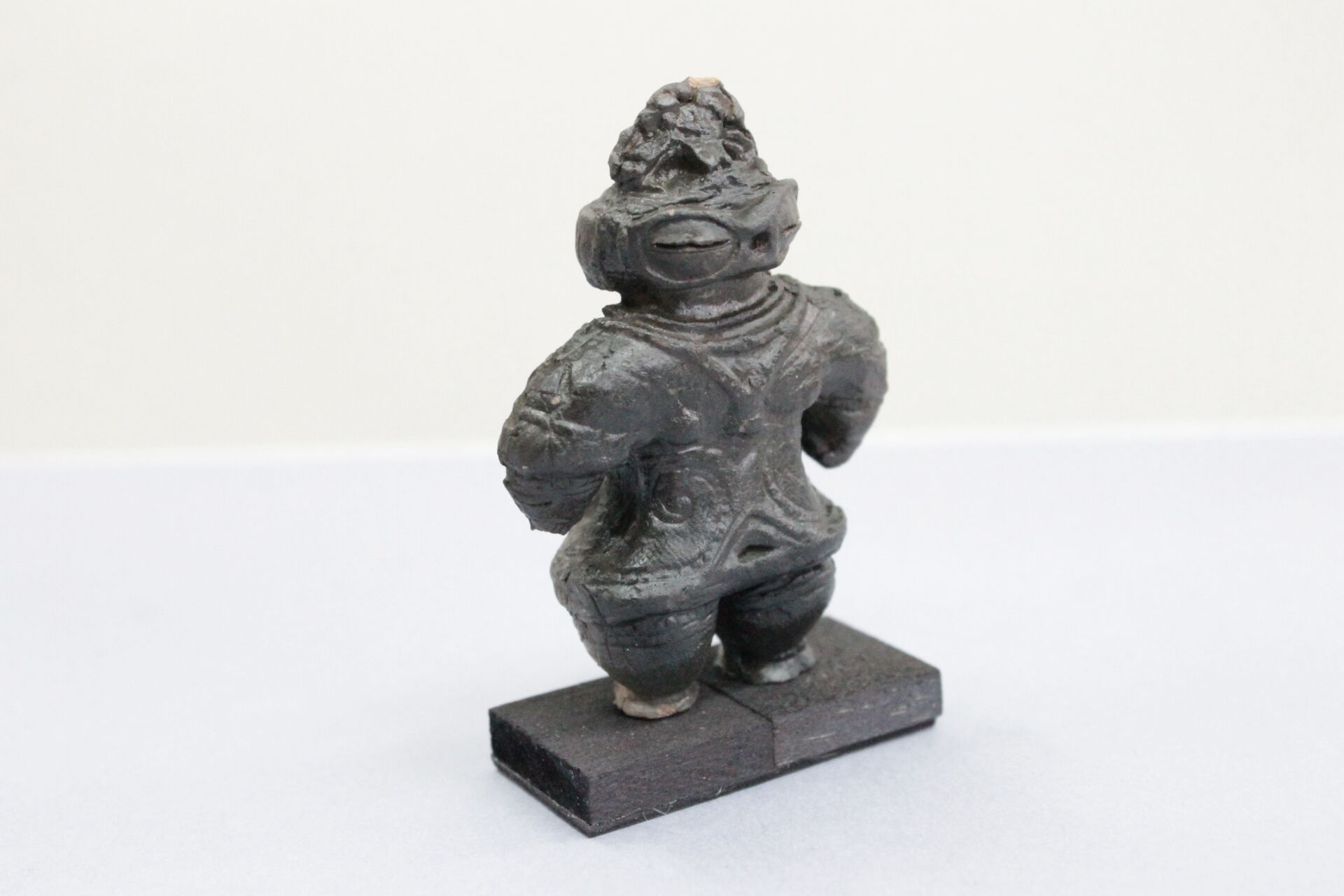 遮光器土偶レプリカ 5㎝ (台座0.5㎝) | 縄文ギャラリー「JOMON」 火焔