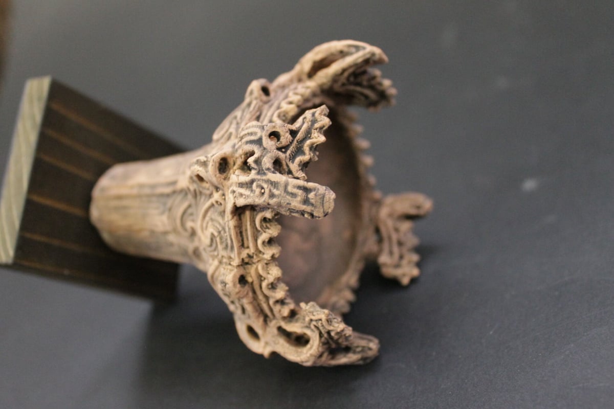 笹山遺跡・火焔型土器レプリカ 9㎝ （台座1㎝・簡易ろうそく立て