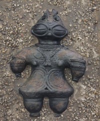 遮光器土偶（縄文発掘レリーフ）18㎝×25㎝×4㎝