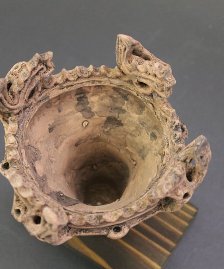 笹山遺跡・火焔型土器レプリカ 13㎝ （台座1㎝・O型小鉄製ろうそく立て・豆和ろうそく24本・マッチ付）（十日町市）