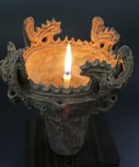 馬高遺跡・火焔土器レプリカ 19㎝　（台座1㎝・O型小鉄製ろうそく立て・豆和ろうそく24本・マッチ付）（長岡市）