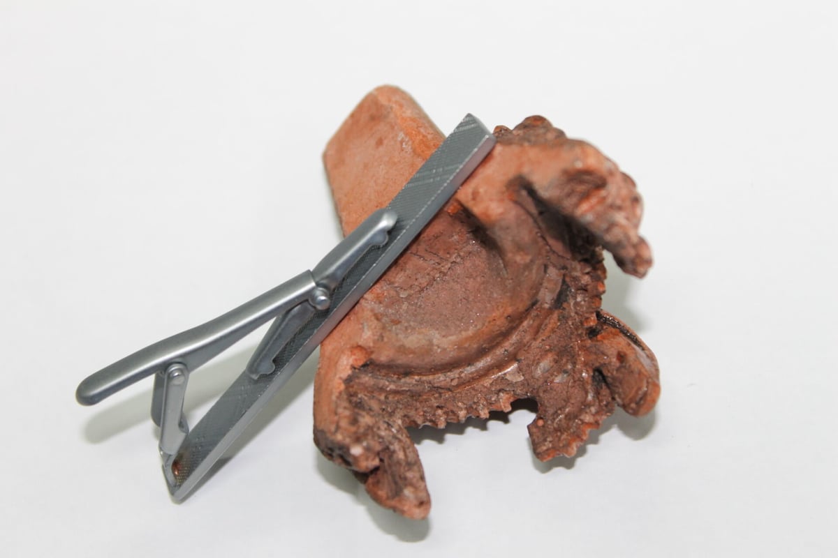 火焔型土器ネクタイピン 5㎝ 陶器製 | 縄文ギャラリー「JOMON」 一万年