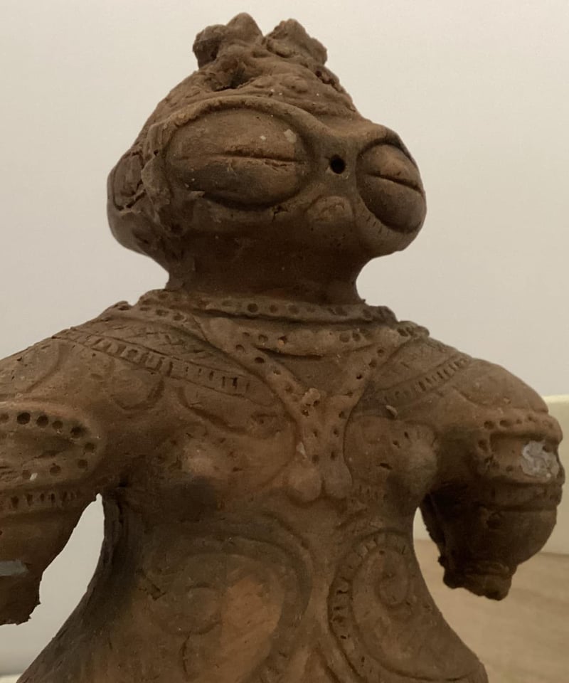 特別限定品・遮光器土偶（片足）のレプリカ 15㎝ 350g 陶器製 (台座1