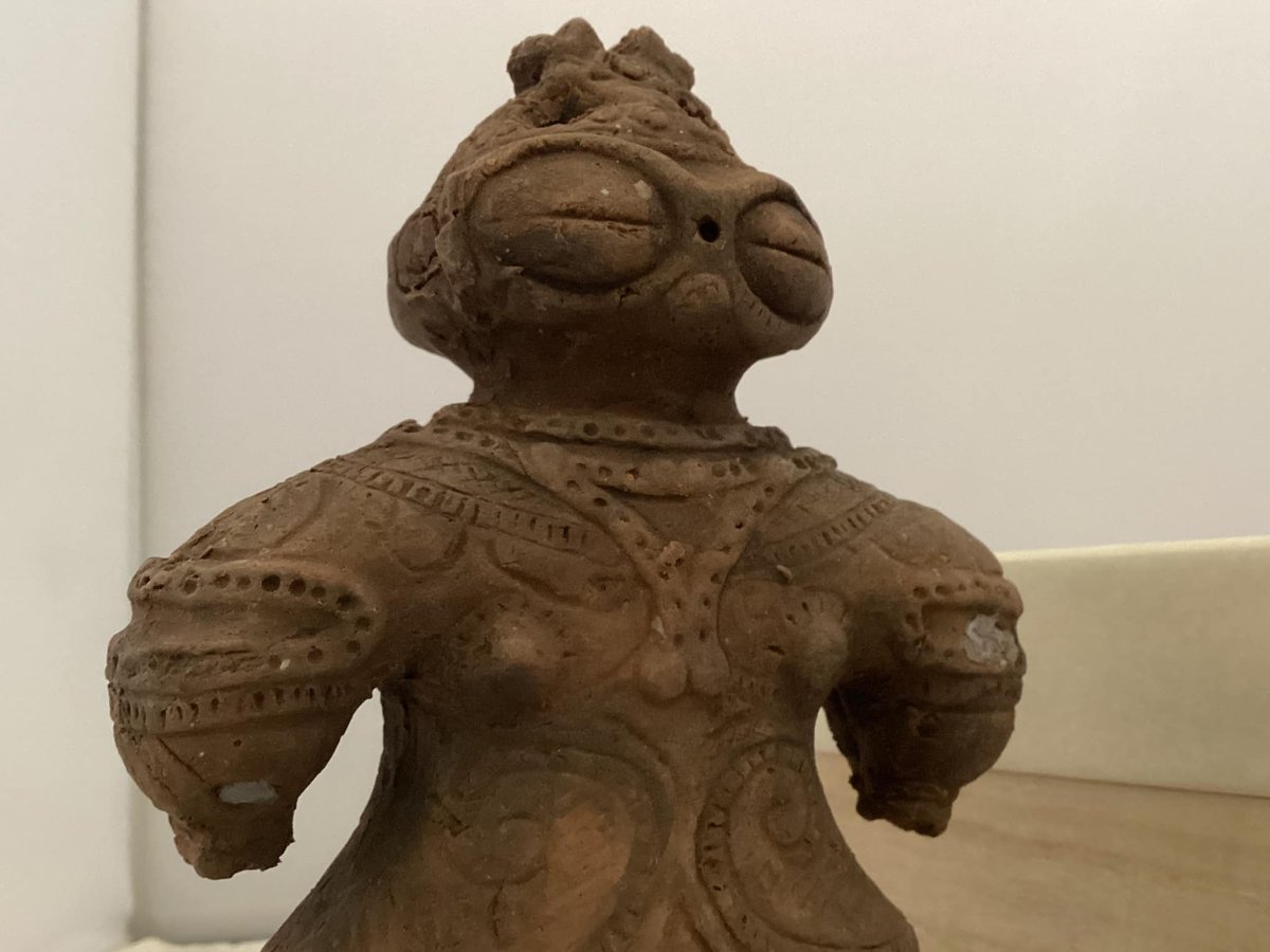 特別限定品・遮光器土偶（片足）のレプリカ 15㎝ 350g 陶器製 (台座1