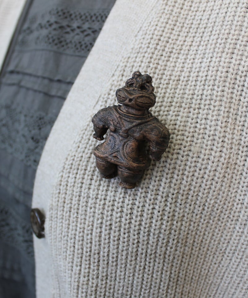 【手づくり陶器】土偶（五体）他一点 遮光器土偶ブローチ 5㎝ 回転式金具付 陶器製 | 縄文ギャラリー