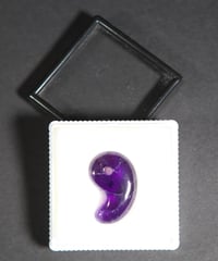 勾玉　まがたま　アメジスト　大玉　約３㎝