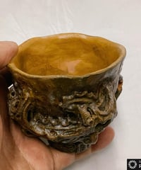 縄文・火焔型の湯呑み 8㎝×150ｇ　手作り陶器製。