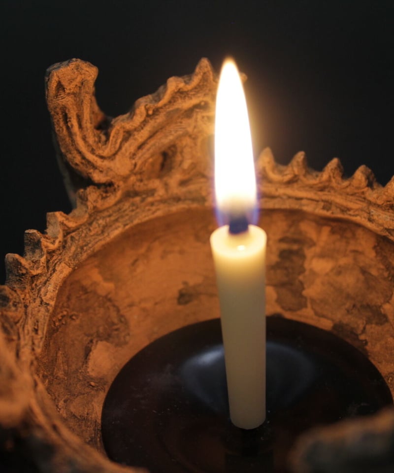 笹山遺跡・火焔型土器レプリカ 19㎝ （台座1㎝・O型小鉄製ろうそく立て