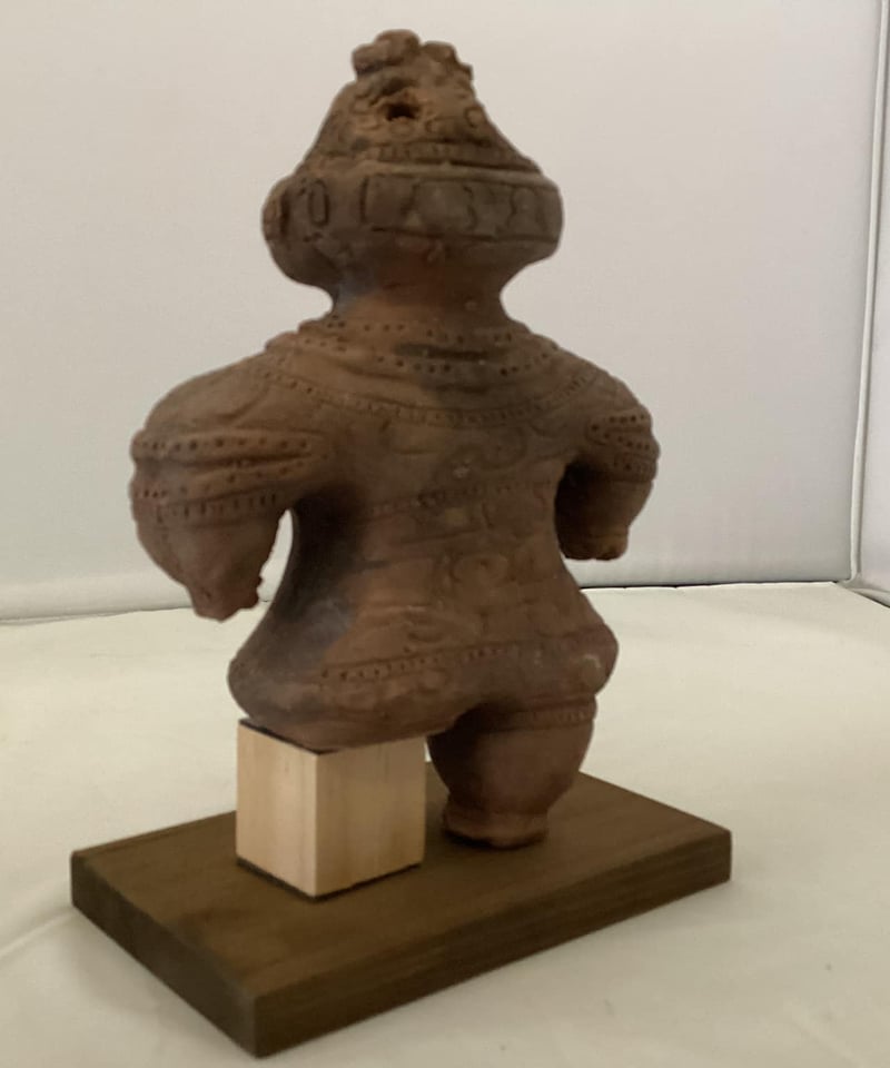 特別限定品・遮光器土偶（片足）のレプリカ 15㎝ 350g 陶器製 (台座1