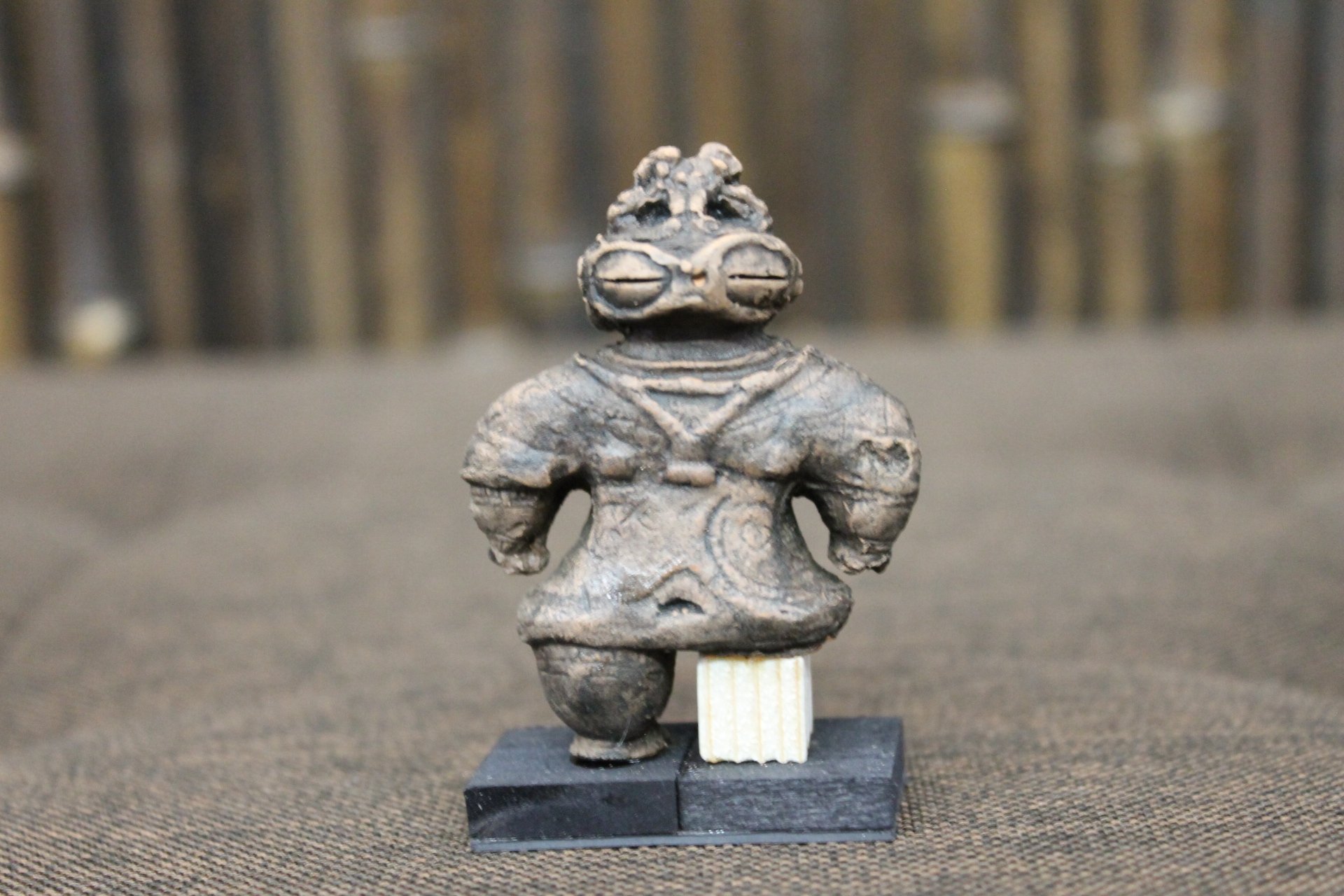 遮光器土偶レプリカ 5㎝ (台座0.5㎝) 陶器製 片足タイプ | 縄文