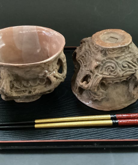 縄文・火焔型お茶碗　2個セット　 12㎝×470ｇ　手作り陶器製。