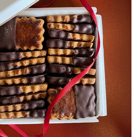bonjour kuchibue　チョコレートバタークッキー缶