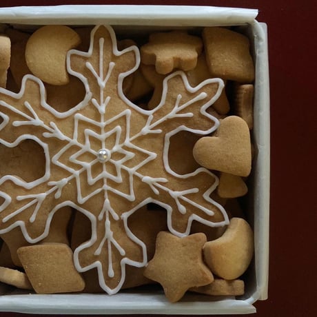 BONJOUR KUCHIBUEのクリスマスクッキー缶 クリスマスパッケージ