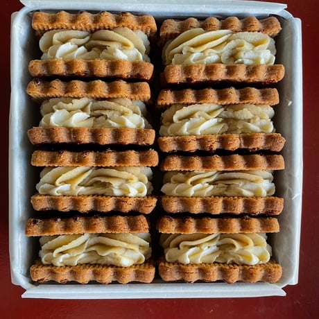 BONJOUR KUCHIBUEのモンブランバターサンド  クリスマスパッケージ