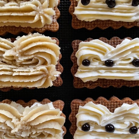 BONJOUR KUCHIBUEのモンブランバターサンド  クリスマスパッケージ