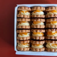 BONJOUR KUCHIBUE　杏仁香るあんずのバタークリームサンド