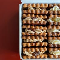 モカレーズンサンドとレーズンサンドのツイン缶