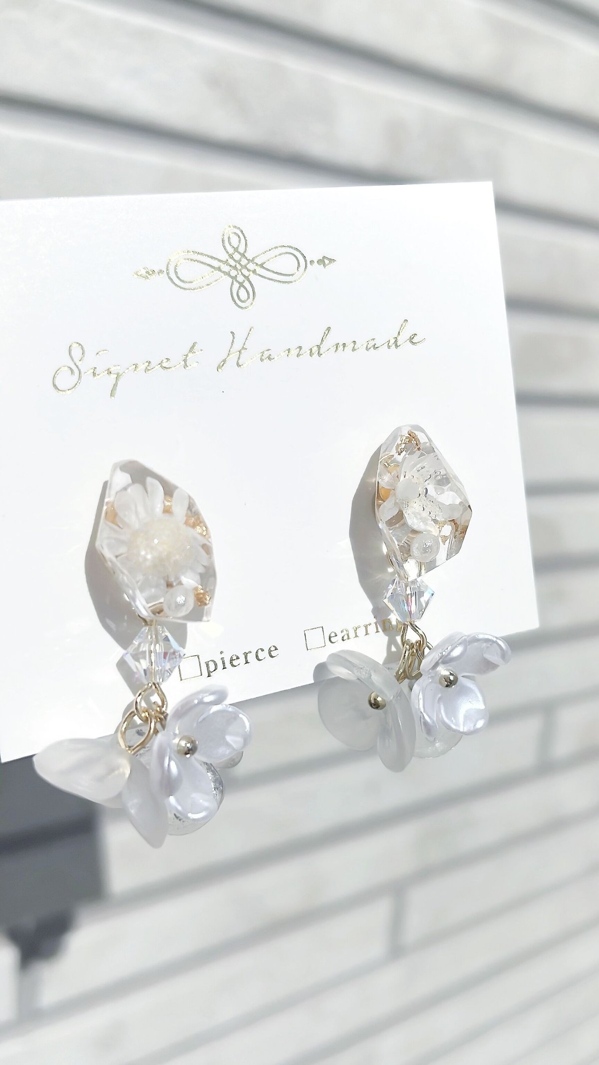 1999円＊*ゆらゆらピアス＊蝶々と*.フラワー プリザーブド ドライ  ピアス 1999円＊*ゆらゆらピアス＊蝶々と*.フラワー プリザーブド