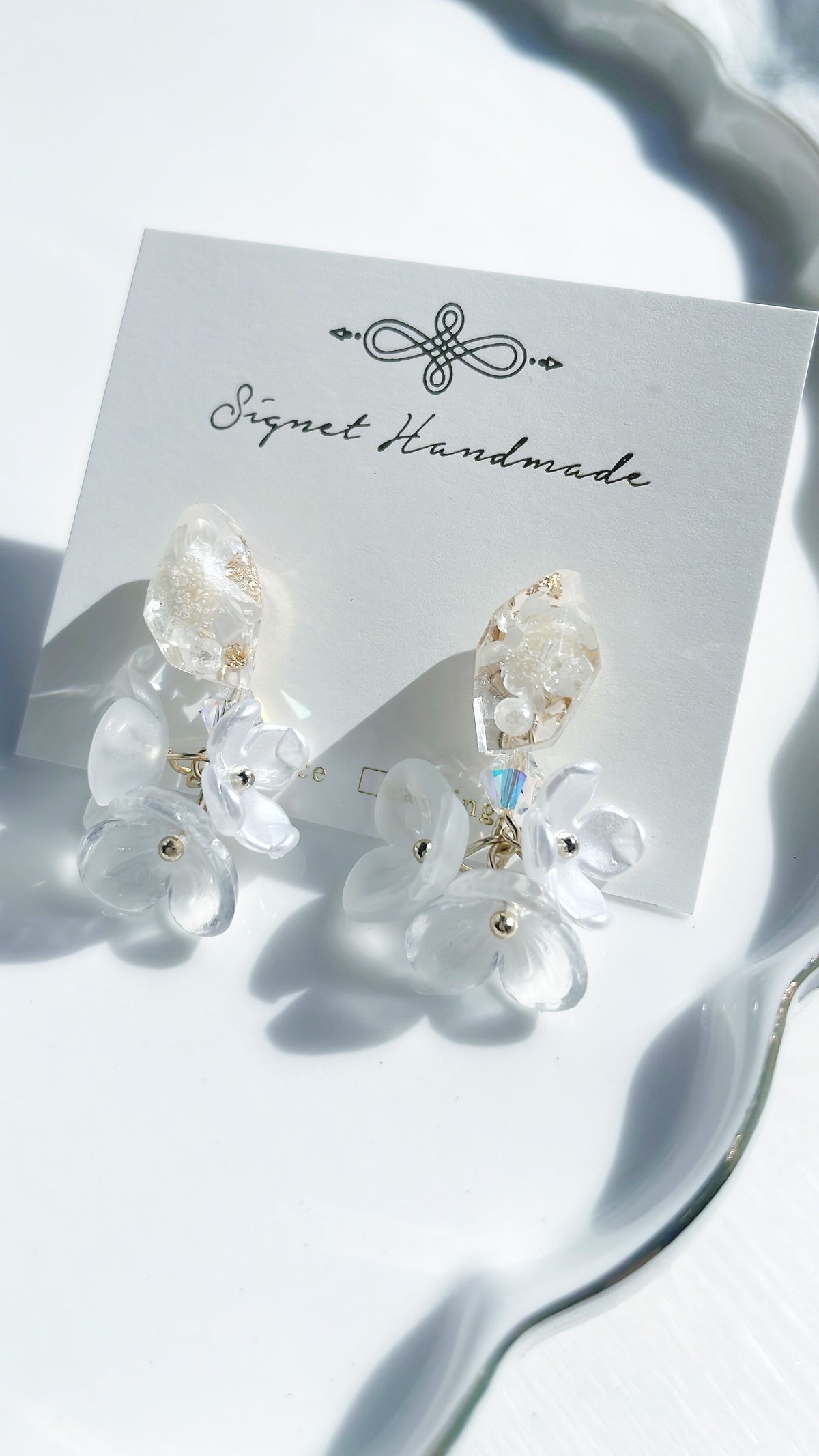 2Way】クリアレジン×ドライフラワーのゆらゆらピアス | Signet Handmade 