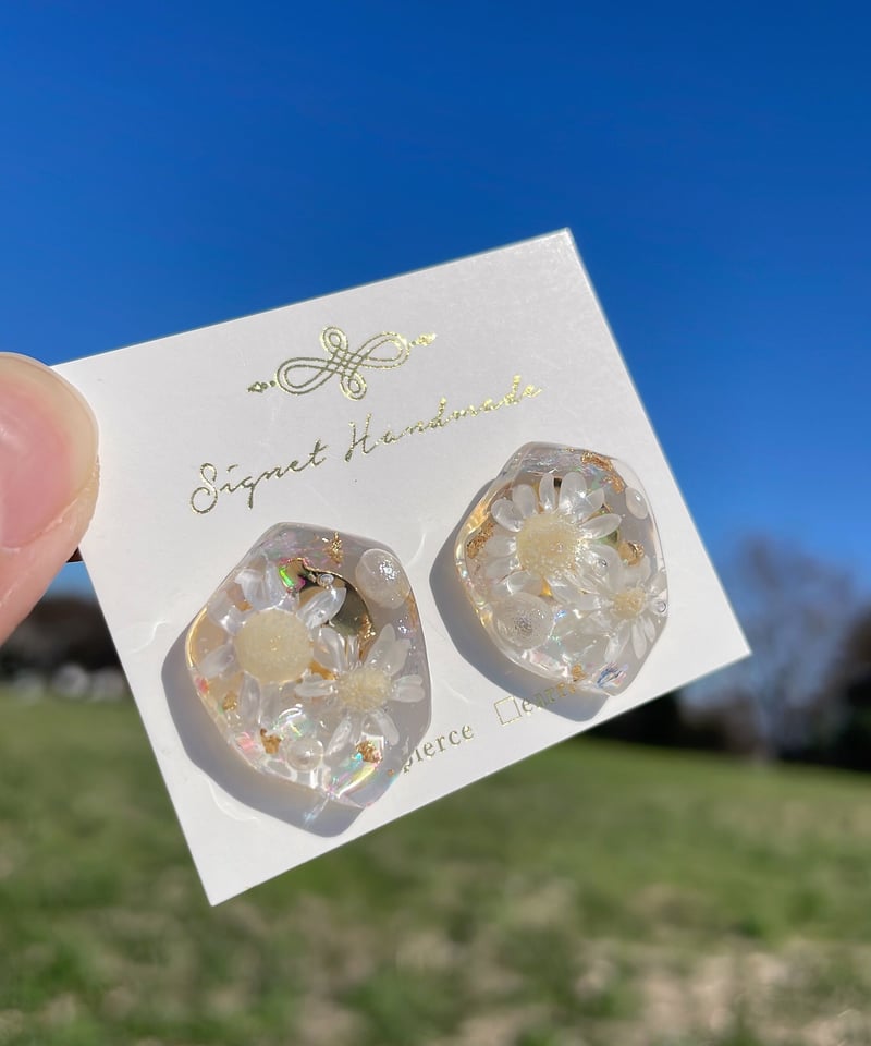 大きめ♡ドライフラワーとパールのオーロラピアス | Signet Handmade