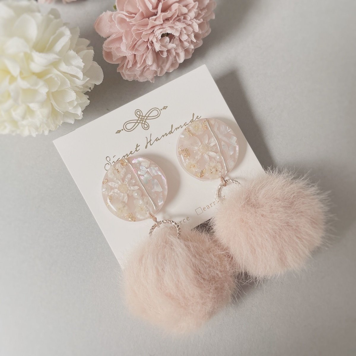 coussinette fleur 2way ピアス ドライフラワー×シェルの2Wayファーピアス | Signet Handmade