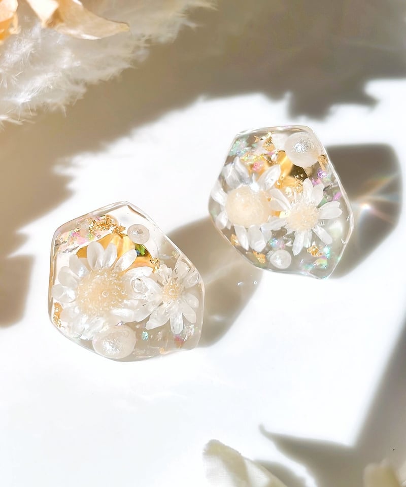 大きめ♡ドライフラワーとパールのオーロラピアス | Signet Handmade