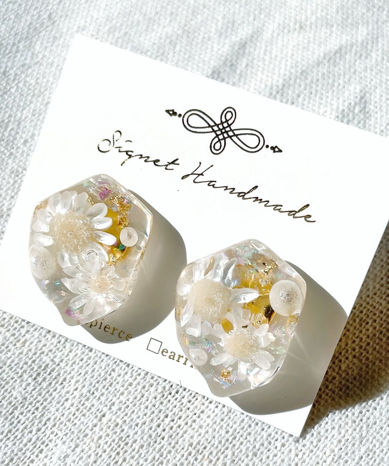 大きめ♡ドライフラワーとパールのオーロラピアス | Signet Handmade