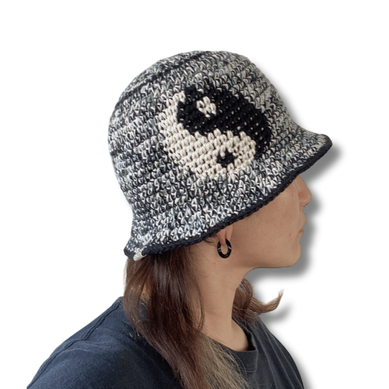 YARN バケットハット 黒 クロスモチーフ　帽子　Y.A.R.N. Y.A.R.N.(ヤーン) Y.A.R.N. KNIT HAT-58 / MULTI | Detail