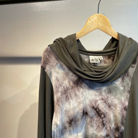 Grunge tie-dye design tops