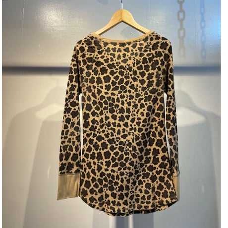 Leopard design thermal tops