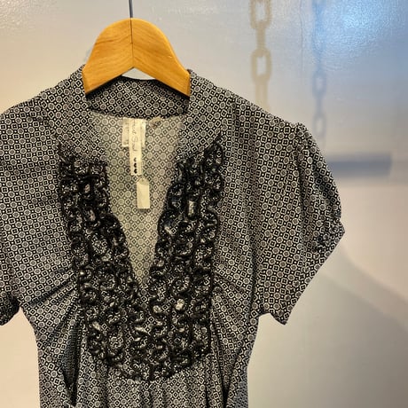 Frill design tops