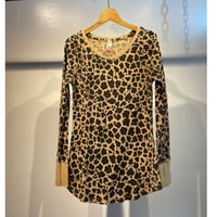 Leopard design thermal tops
